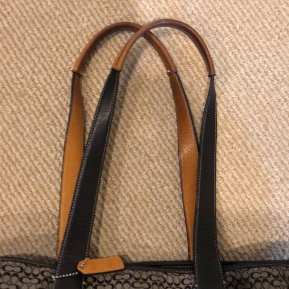 Coach signature C zipper tote in signature canvas - Picture 9 of 11